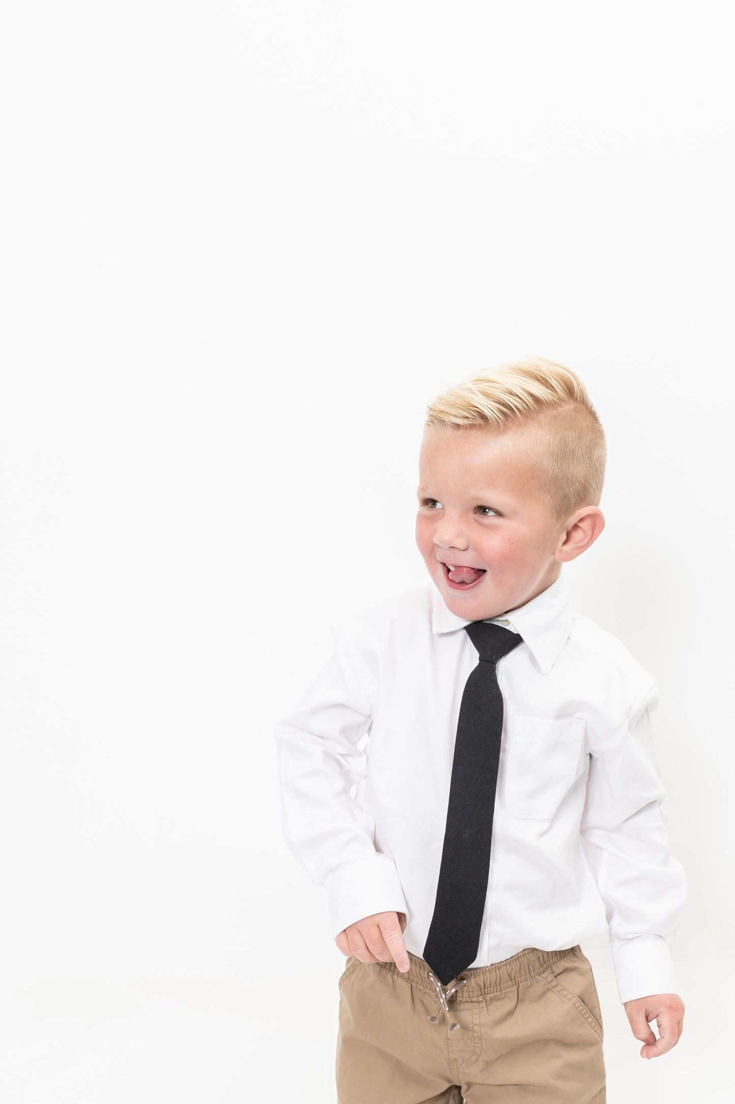 Carbon Boys Pre-Tied Tie